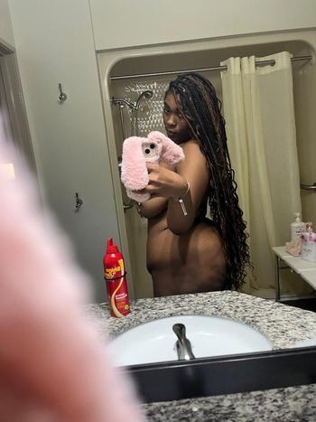 Remi, 23  female escort, Little Rock