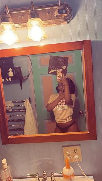 Lee, 21  female escort, Little Rock