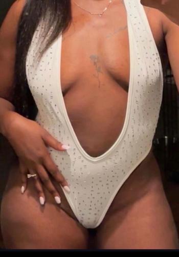 Victoria, 22  female escort, Little Rock